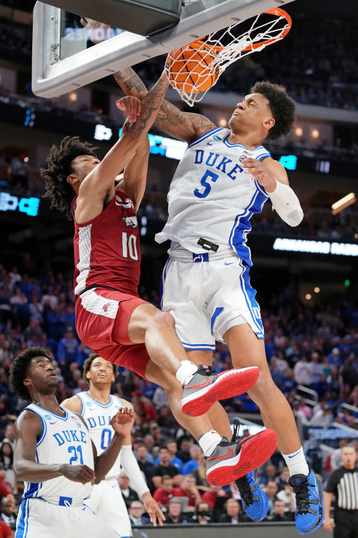 Arkansas Razorbacks forward Jaylin Williams (10) dunks against Duke Blue Devils forward Paolo Banchero (5) during the second half in the finals of the West regional of the men's college basketball NCAA Tournament at Chase Center.